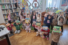 Maroslelei Zengő Óvoda és Bölcsőde kiscsoportosai a Maroslelei Könyvtárban