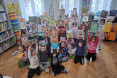 Maroslelei Zengő Óvoda és Bölcsőde középső csoportosai a Maroslelei Könyvtárban