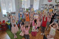 Maroslelei Zengő Óvoda és Bölcsőde nagycsoportosai a Maroslelei Könyvtárban