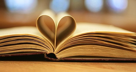 Valentin-napi könyves vakrandi a Somogyi-könyvtárban