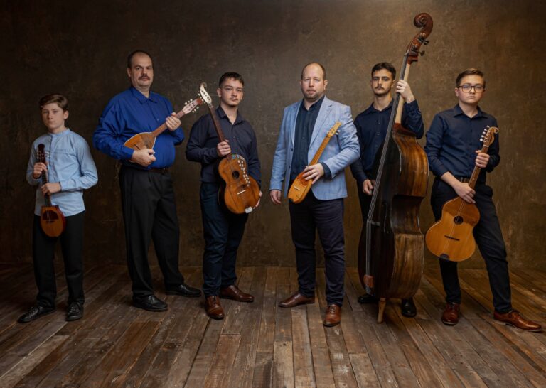 Tamburicza Szeged Zenekar előadása