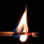 Fény a sötétben, gyufa és öngyújtó kiállítás