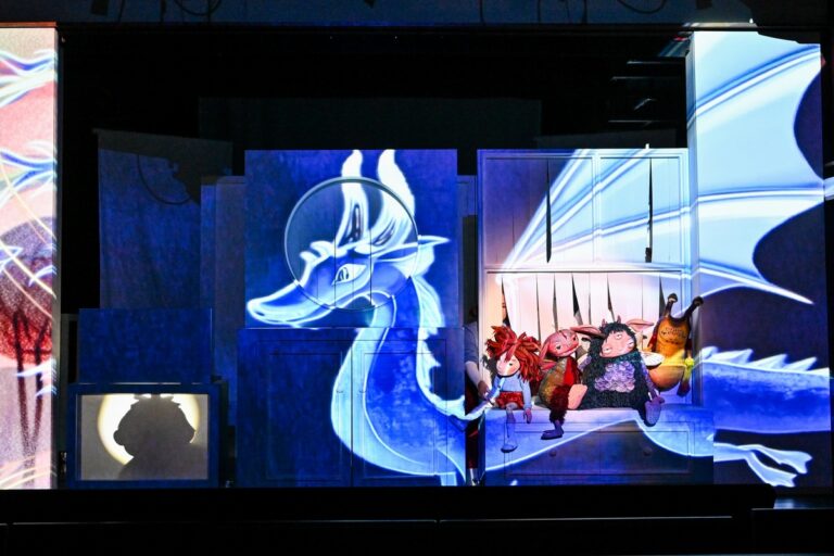 BÁBMUSTRA – Lóri fantáziavilágban