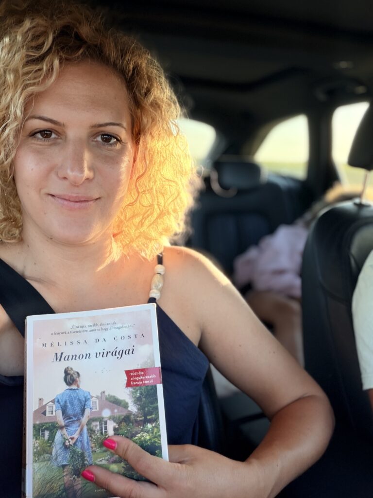 Örömteli olvasás: könyvek, amelyek mosolyt varázsolnak az arcunkra